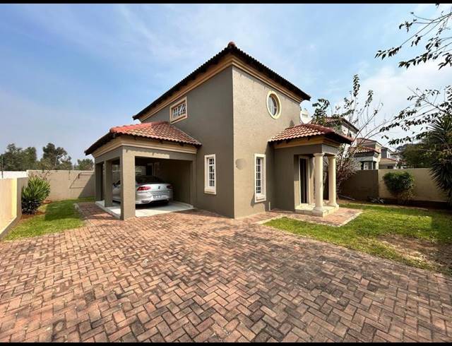 2 BEDROOM TOWNHOUSE FOR SALE IN BRAKPAN NORTH